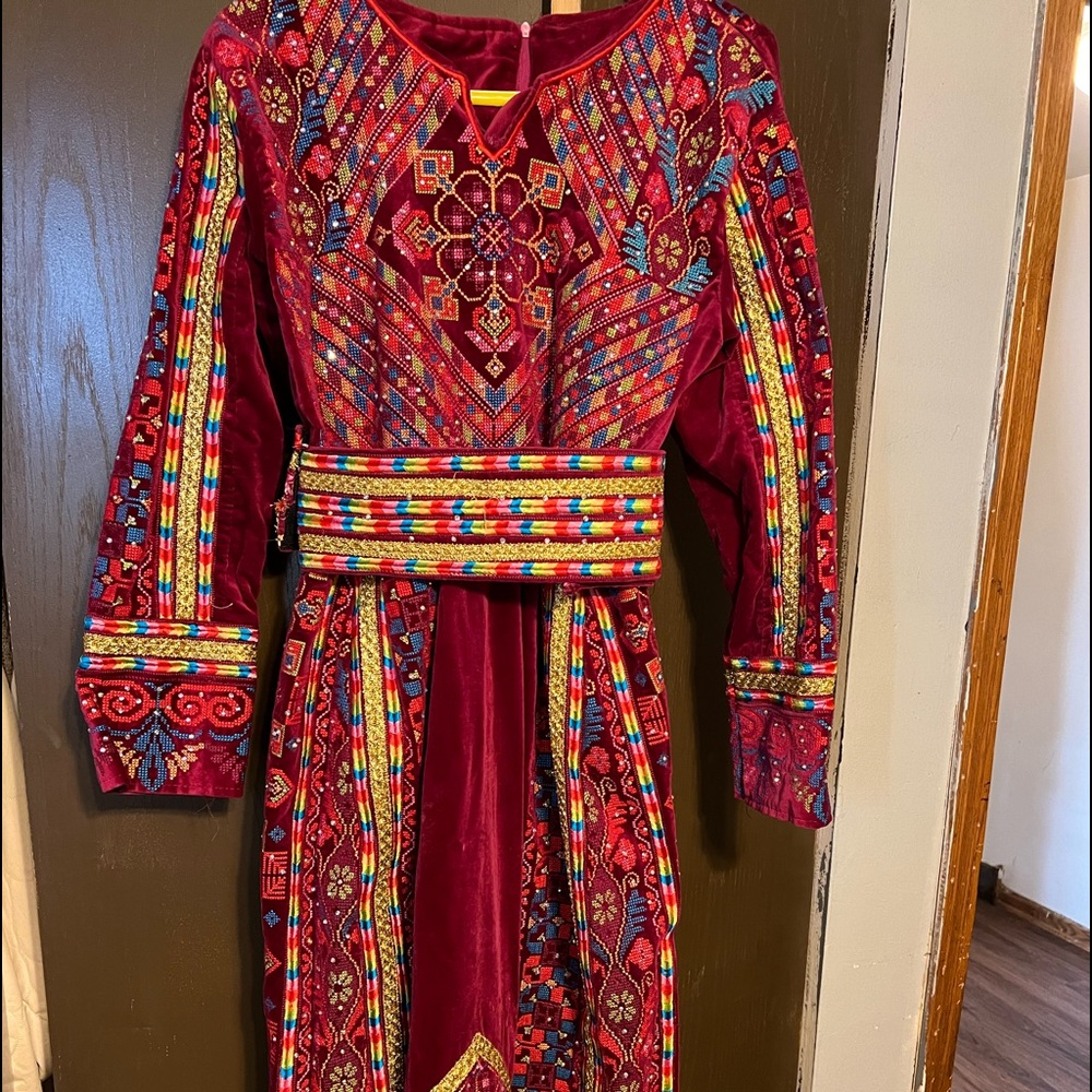 Beautiful custom made Thobe! Made in Palestine. Size 14